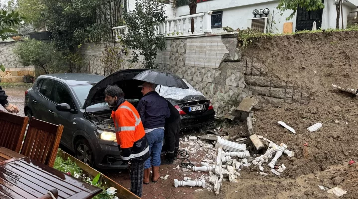 İstanbul’da sağanak yağış ve fırtına: 1 kişi hayatını kaybetti